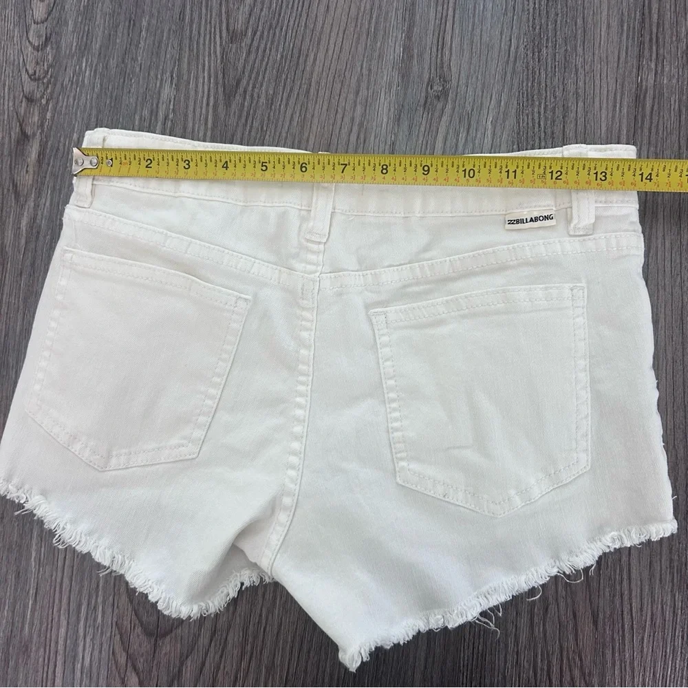 Billabong White Jean shorts 26